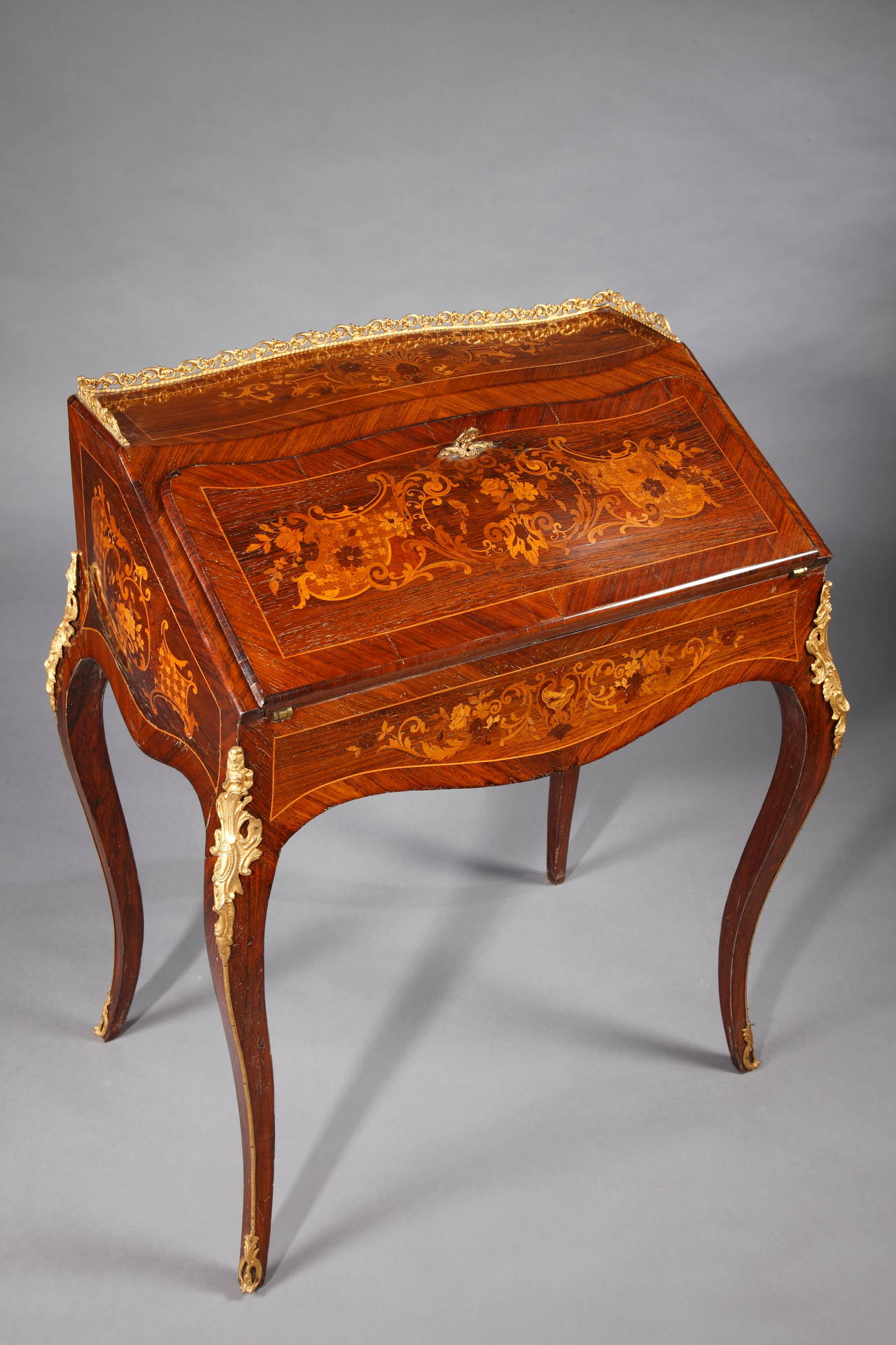 French Louis XV Style Parquetry Lady Desk, circa 1880 For Sale 4