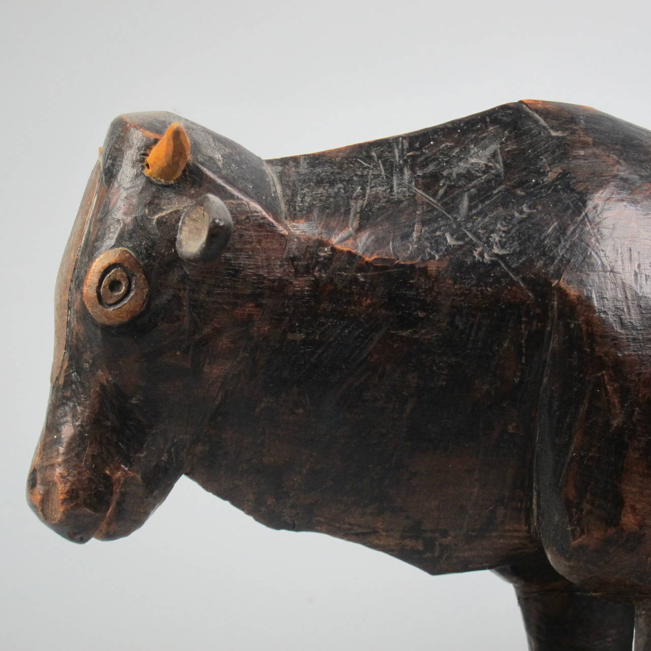 Early 20th Century Zulu Carving of a Bull, South Africa In Good Condition In New York, NY