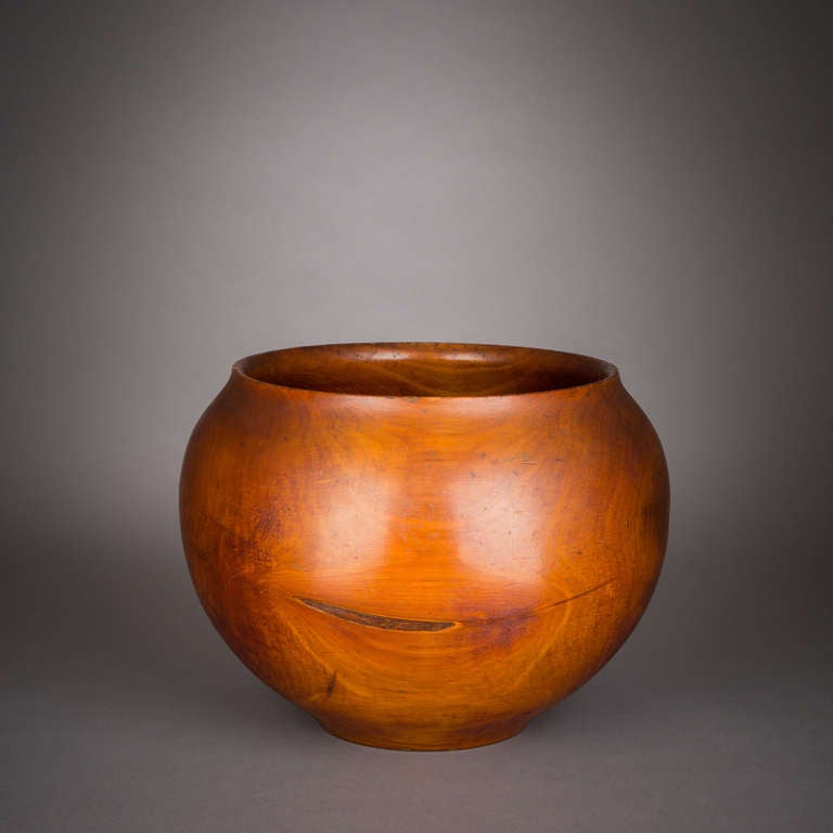 Hawaiian carved wooden bowls or calabashes are among the most beautiful in Polynesia. Originally inspired by the natural shapes of coconuts and gourds, calabashes are today prized works of art as much as unique ethnographic artifacts. Hawaiian