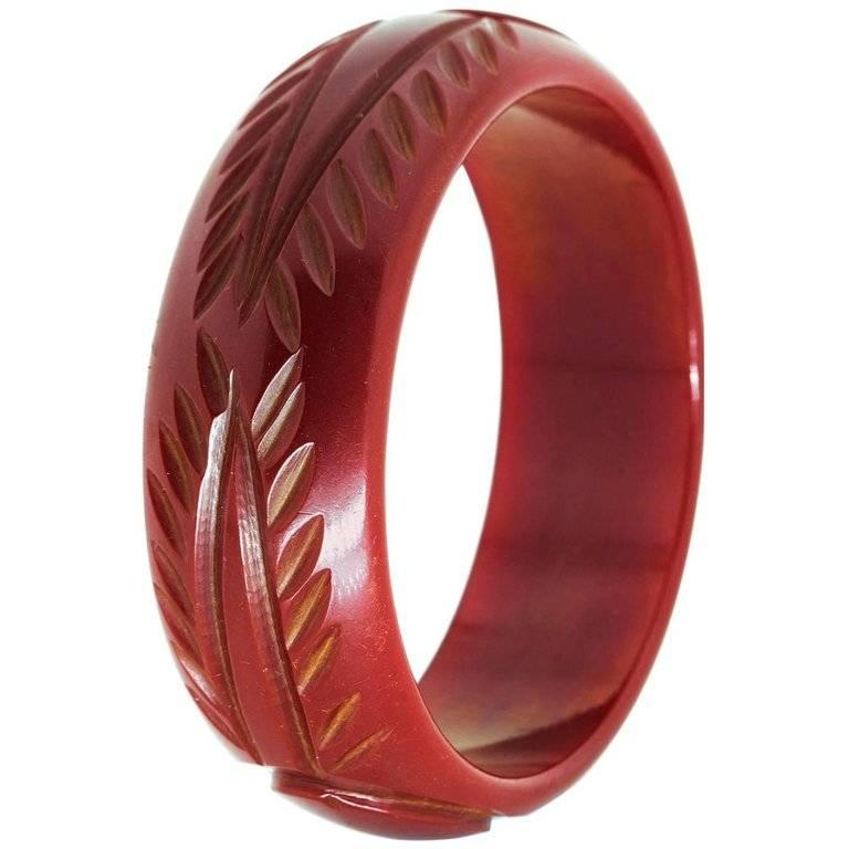 Art Deco Deep Cherry Red Hand-Carved Bakelite Bangle For Sale