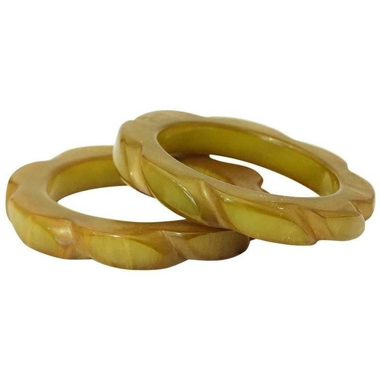 Olive Green Lemon Butterscotch Art Deco Hand Carved Bakelite Bangle Bracelets For Sale