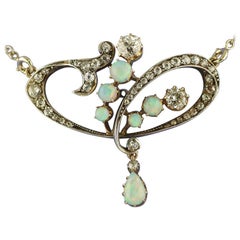 Pendentif/Broche Art Nouveau en opale et diamants, c. 1900