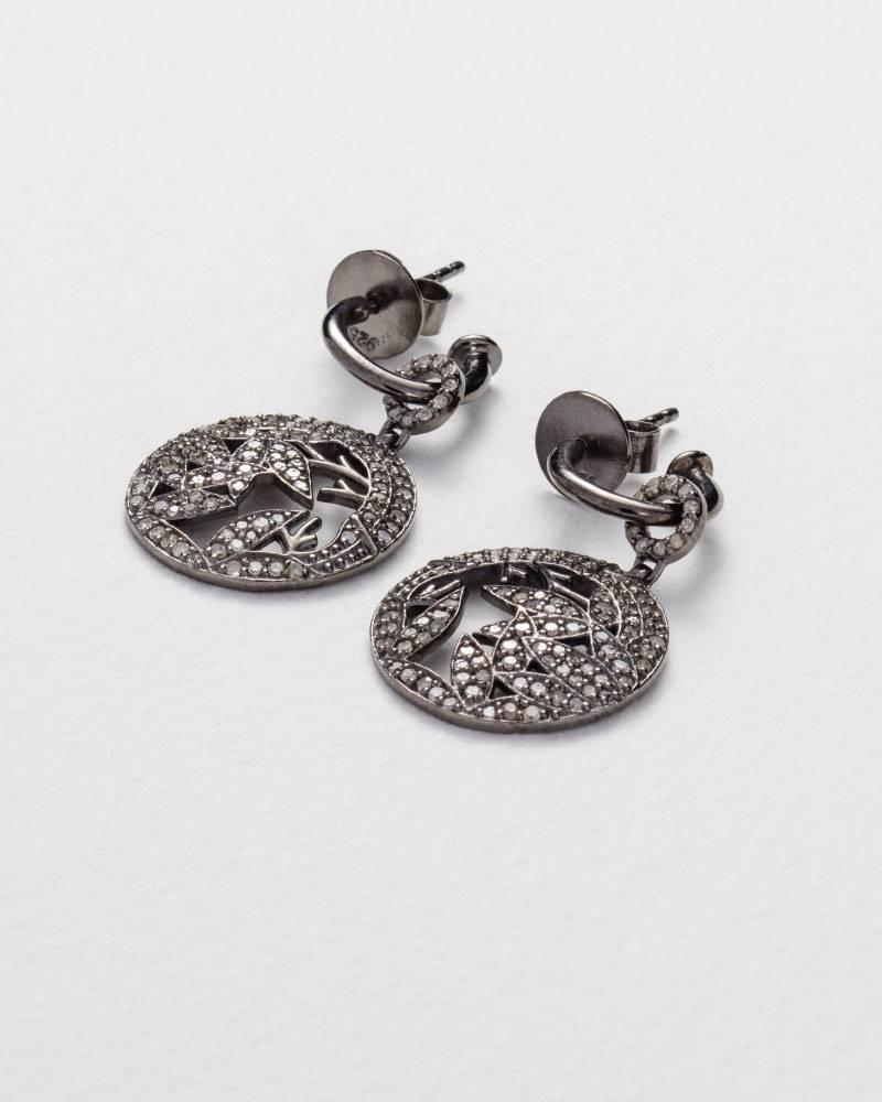 Diamond earrings from the SS16 jade Jagger Opium collection.
Diamond pave on black rhodium.
Handmade in India.