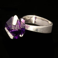 1977 Andrew Grima Modernist Fantasy Cut Amethyst White Diamond Gold Ring