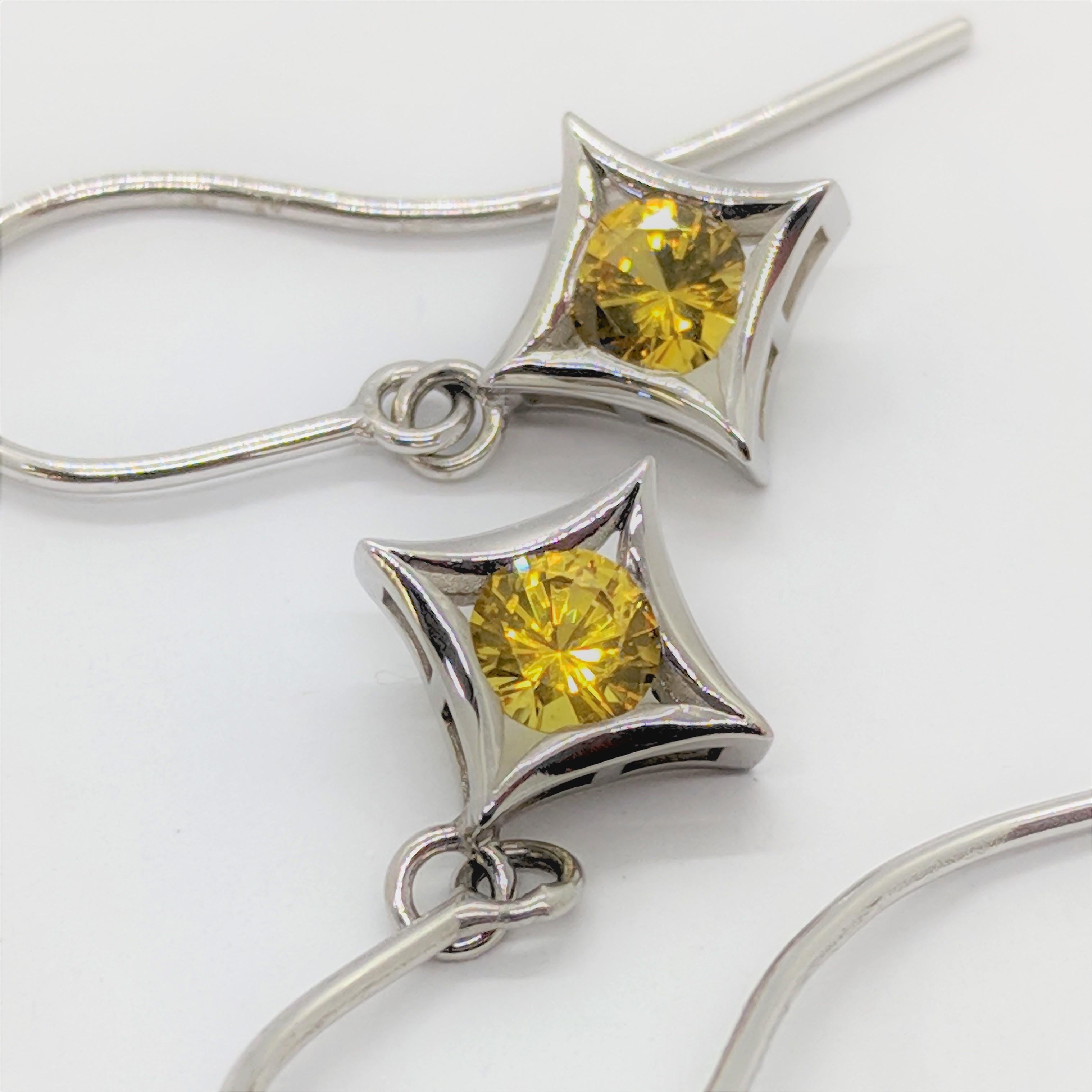Round Cut Kian Design 18 Carat White Gold Round Yellow Ceylon Sapphire Dangle Earrings