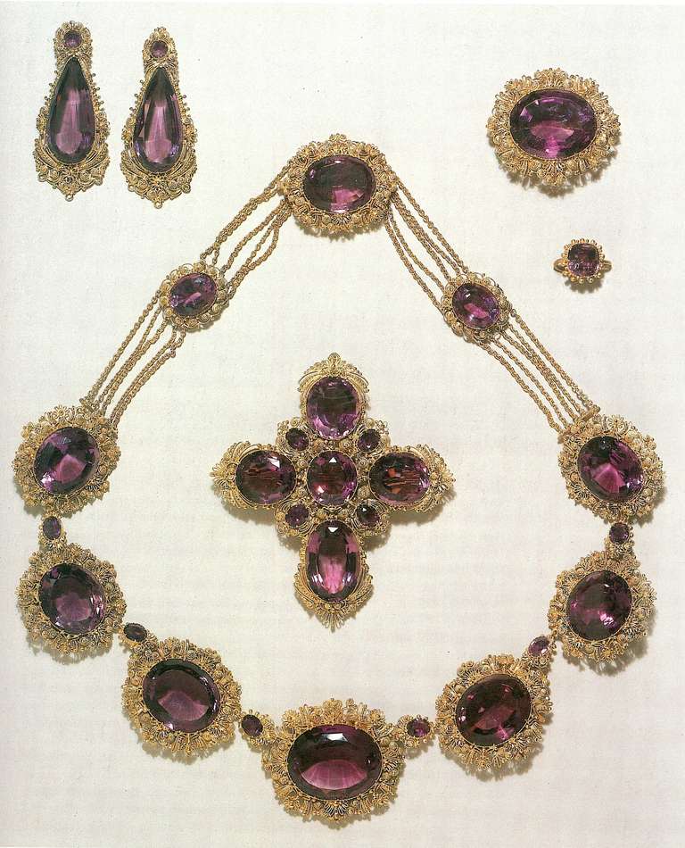 « Jewellery 1789-1910 : The International Era » (L'ère internationale de Shirley Bury) Pour femmes en vente