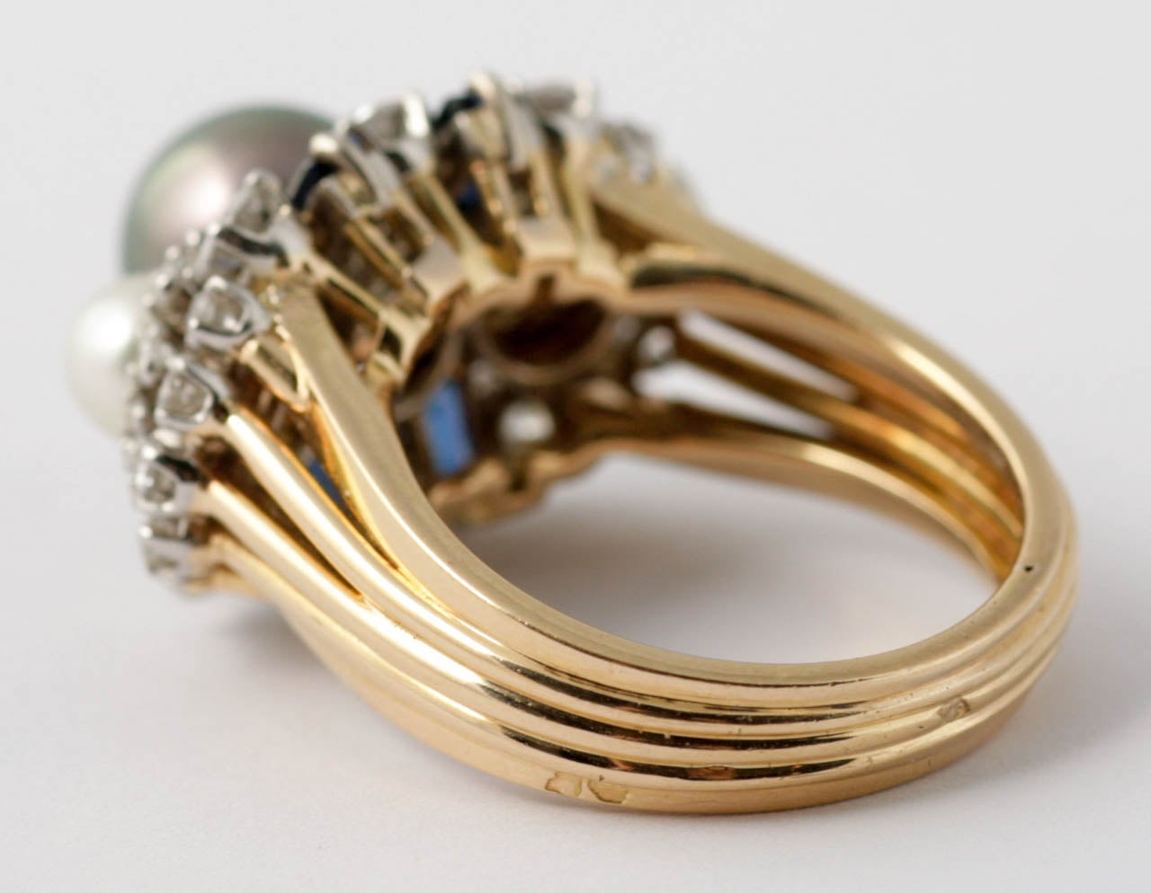 18 Karat Yellow Gold Diamond Sapphire Pearl Gem Set Cocktail Ring Damen im Angebot