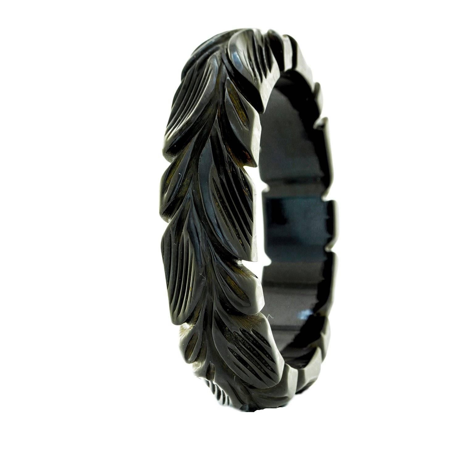 Art Deco Black Brown Deeply Carved Bakelite Bangle In Excellent Condition For Sale In Balmain, AU