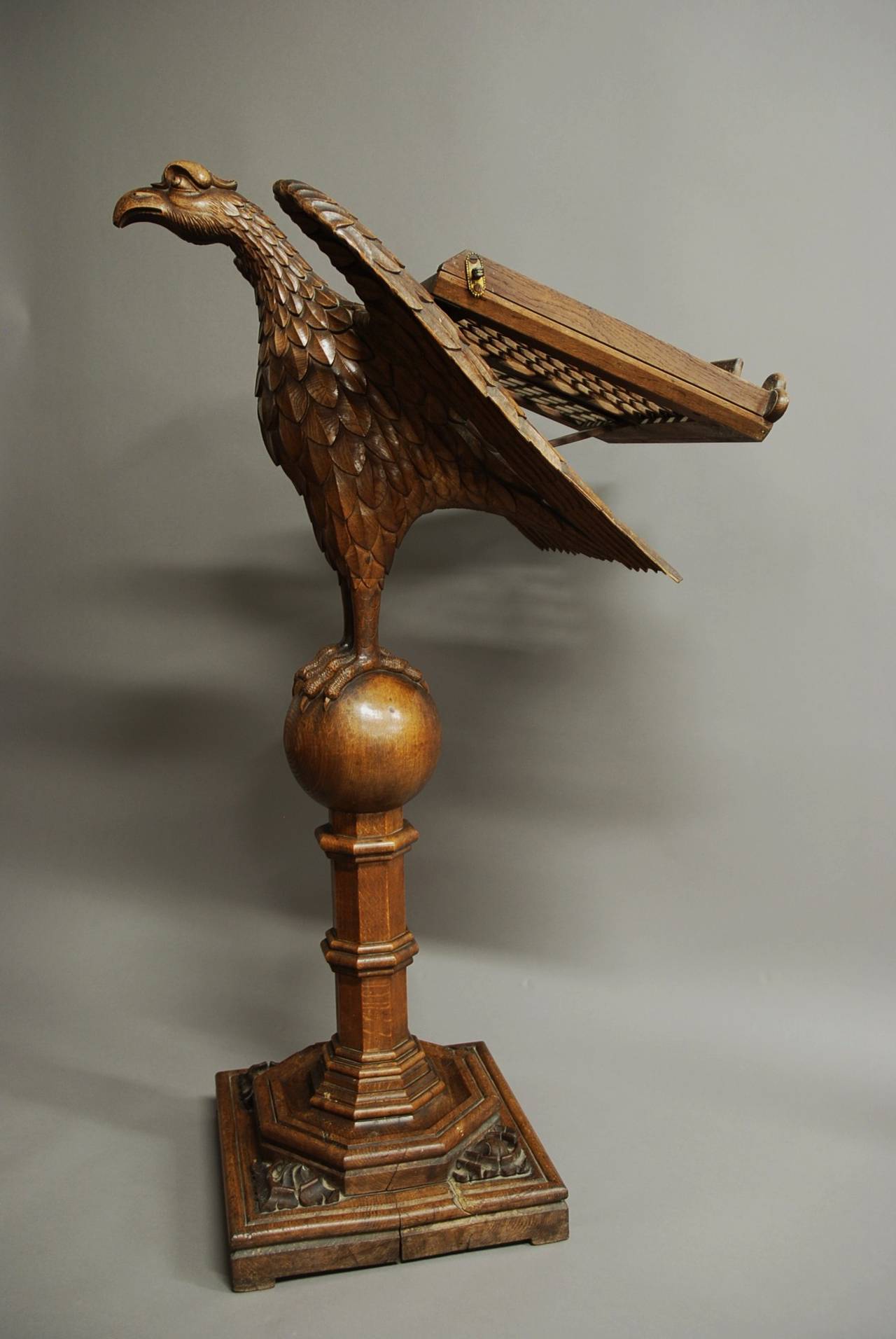 Finely Carved Oak Eagle Lectern In Good Condition In Suffolk, GB