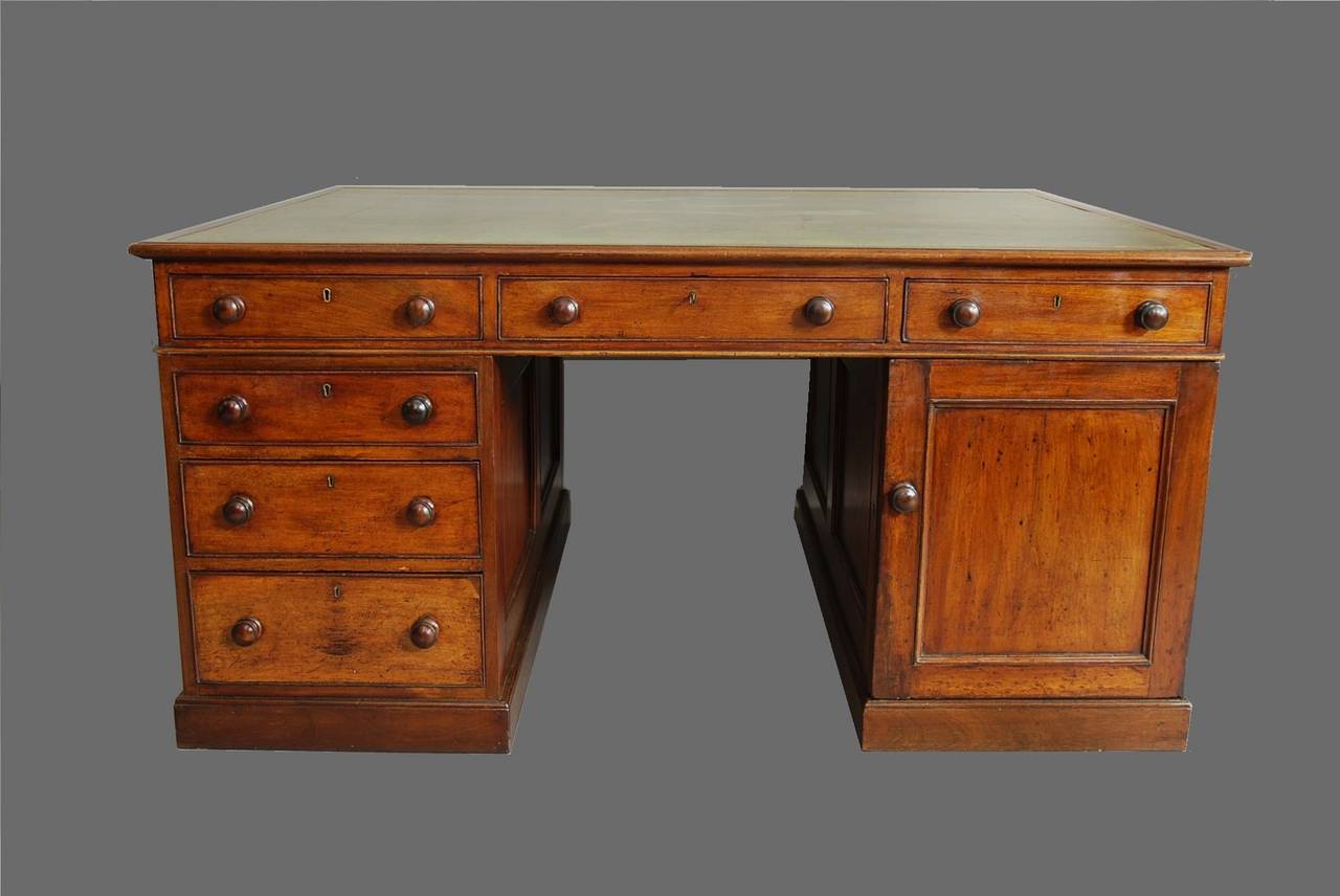 Early 19th Century Mahogany Partners Desk In Excellent Condition In Suffolk, GB