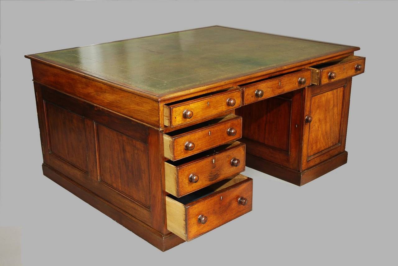 English Early 19th Century Mahogany Partners Desk