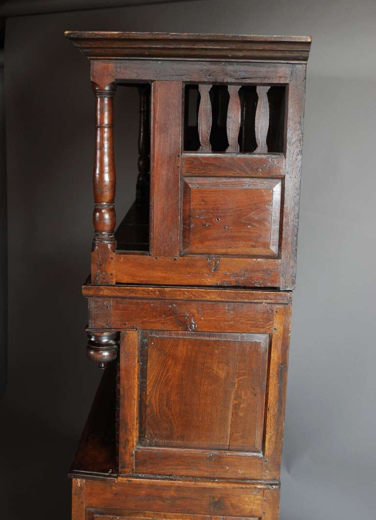 Mid-18th Century Welsh Oak 'Tridarn' Three Part Cupboard of Superb Patina In Good Condition For Sale In Suffolk, GB