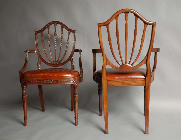 Pair of Early 20th Century Mahogany Shield-Back Chairs 3