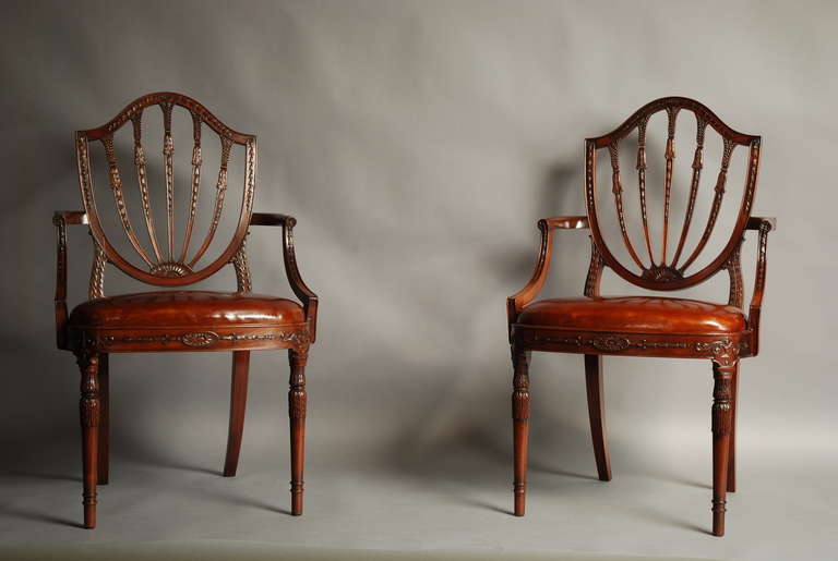 Pair of Early 20th Century Mahogany Shield-Back Chairs 4