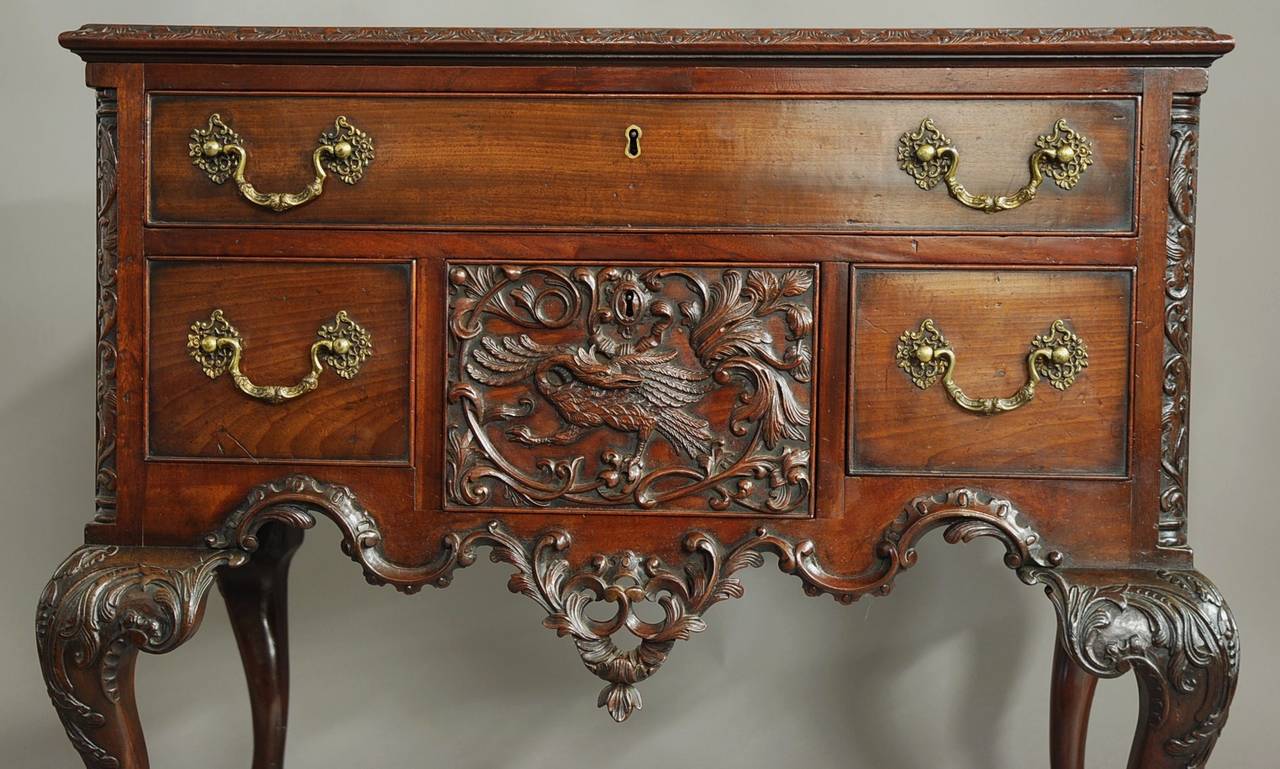American Colonial 19th Century American Mahogany Dressing Table For Sale