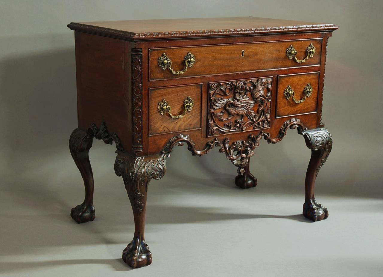 19th Century American Mahogany Dressing Table For Sale 1