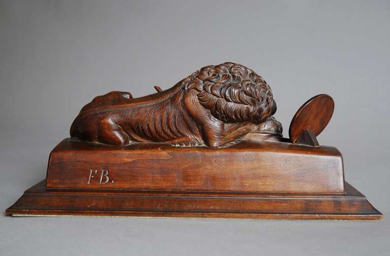 A Black Forest linden wood carving of a lion In Excellent Condition In Suffolk, GB