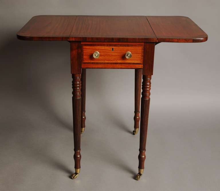 Early 19th Century, Satinwood Drop-Leaf Table of Small Proportions In Good Condition In Suffolk, GB