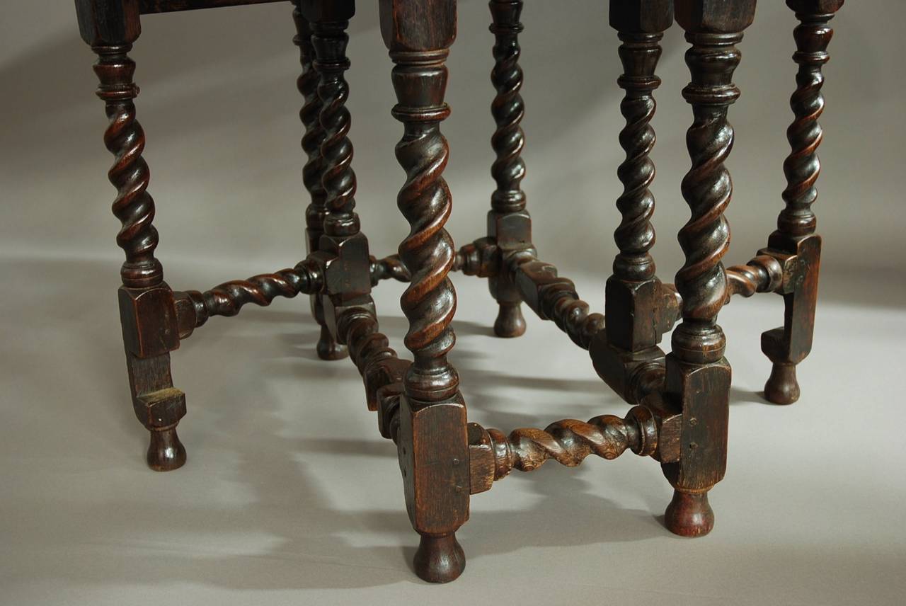 Late 17th Century Oak Gateleg Table of Small Proportions In Good Condition In Suffolk, GB