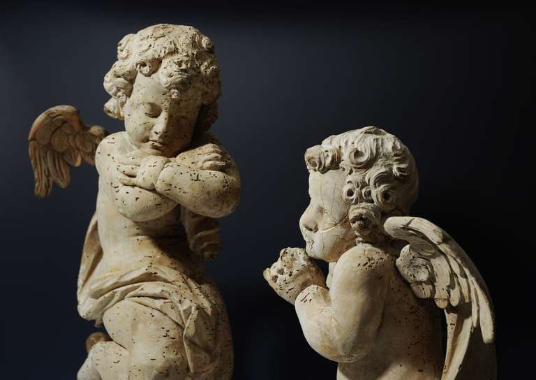 Pair of Mid-17th Century Lime Wood, Winged Cherubs In Good Condition In Suffolk, GB