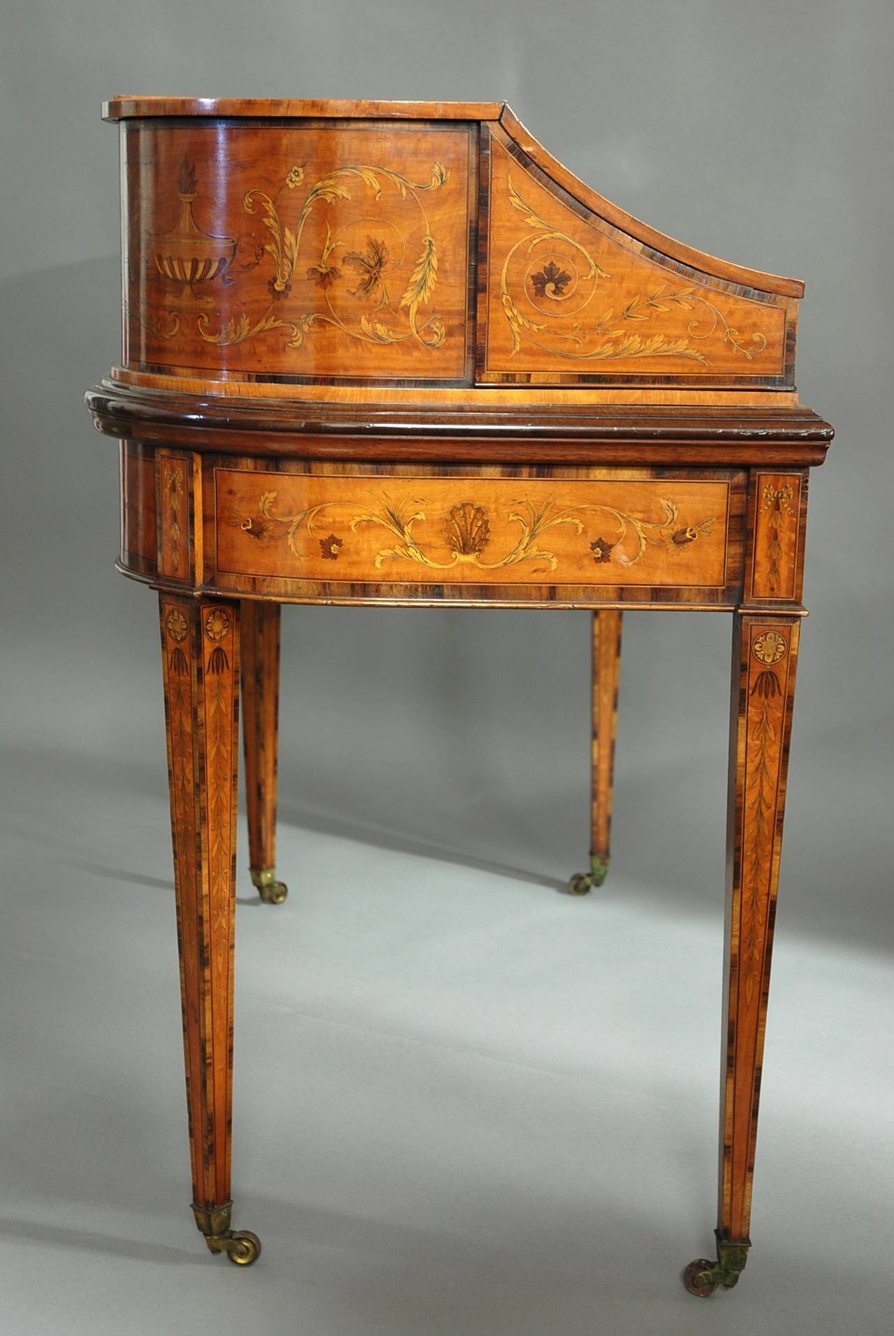 Exhibition quality satinwood inlaid Carlton House desk in the Classical form 2
