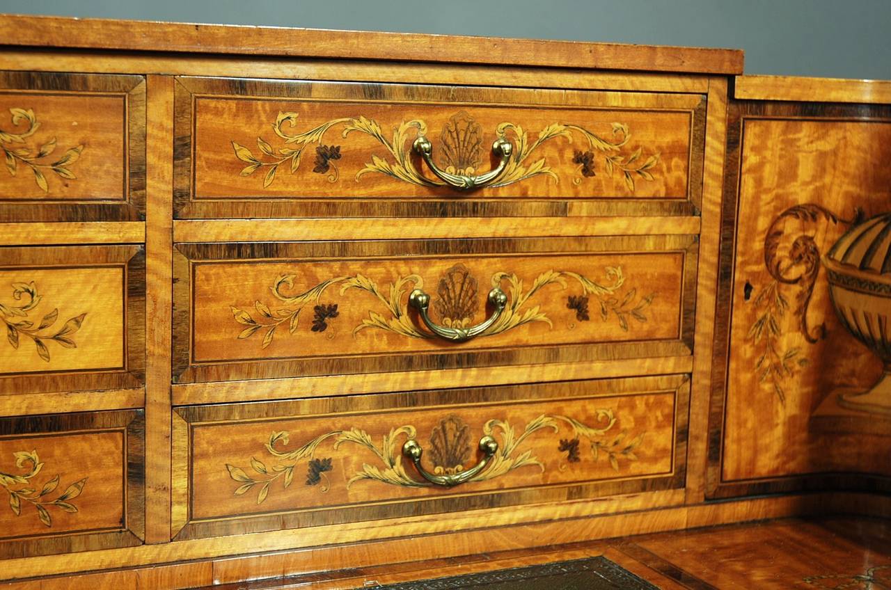 Exhibition quality satinwood inlaid Carlton House desk in the Classical form 3