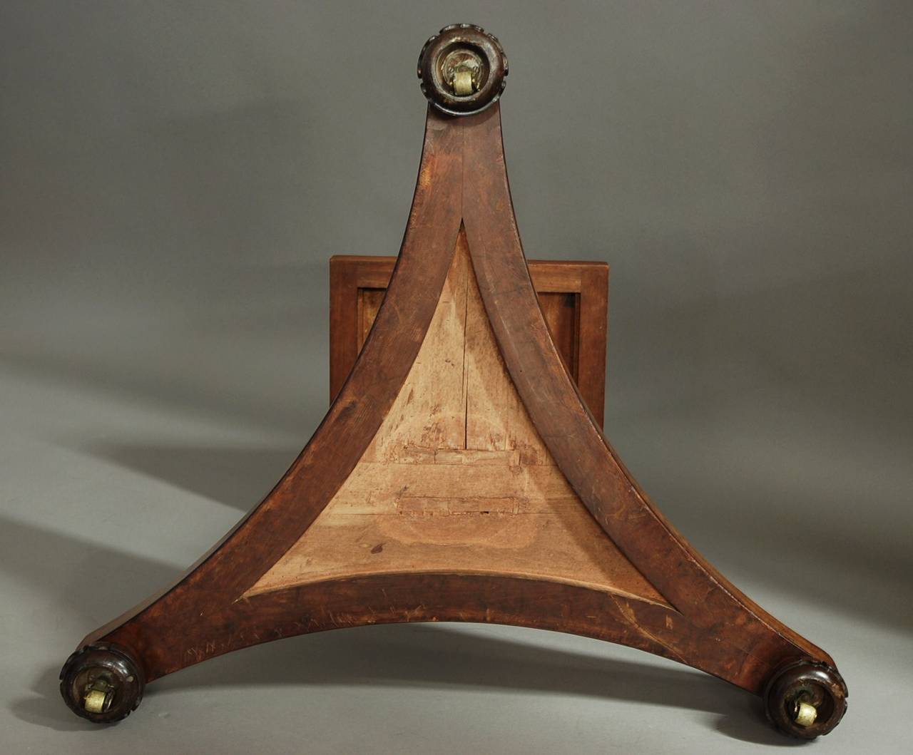 19th Century Superb 'Plum Pudding' Mahogany Tilt-Top Table  3
