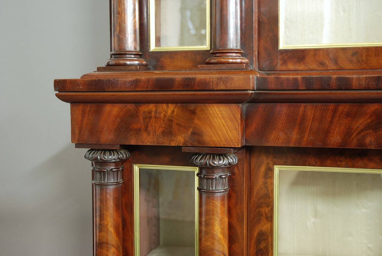 Mid-19th Century William IV Mahogany Inverted Breakfront Bookcase of Small Proportions