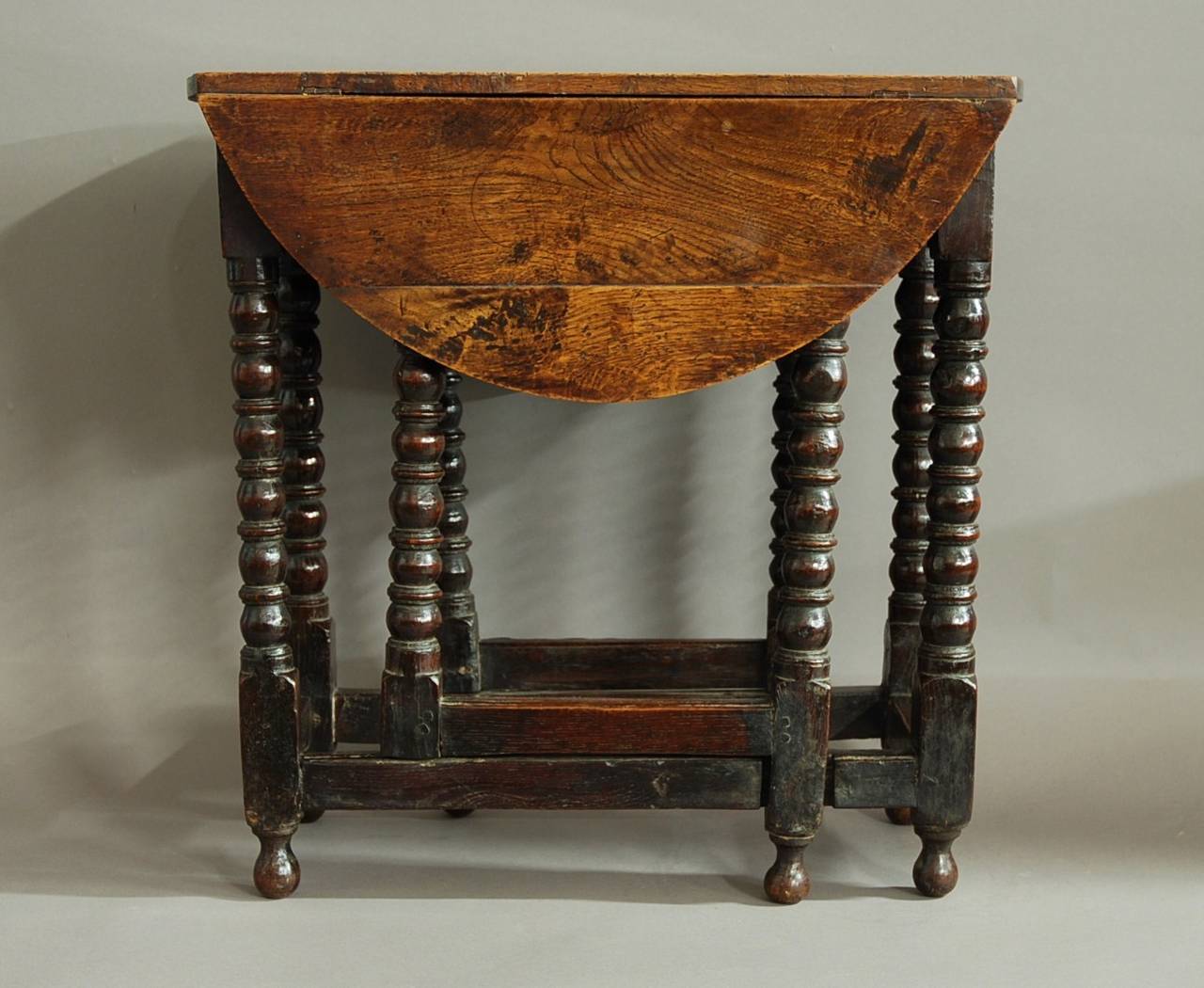 William and Mary Rare 17th Century Gateleg Table of Small Proportions