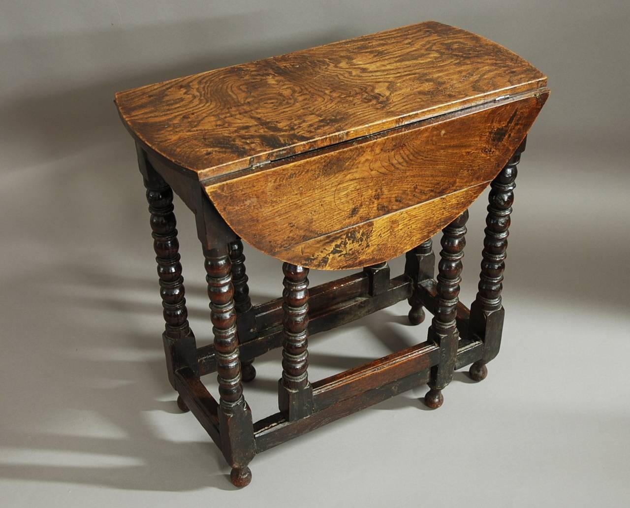 Rare 17th Century Gateleg Table of Small Proportions 1