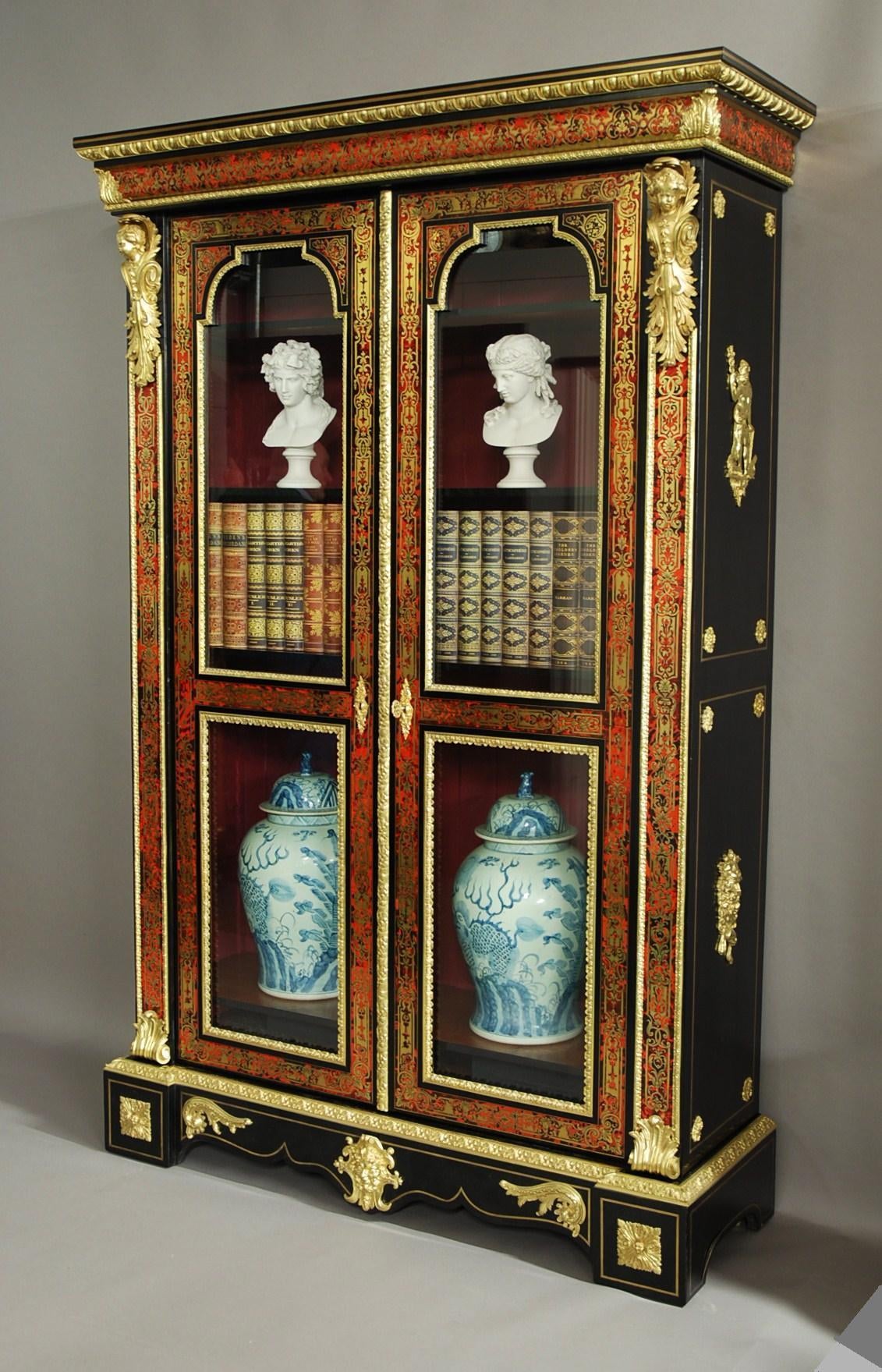 A mid-19th century superb quality French Napoleon III gilt bronze-mounted boulle marquetry bibliotheque (bookcase) in excellent condition.

This piece consists of a wooden top with brass stringing and fine quality egg and dart ormolu moulding with