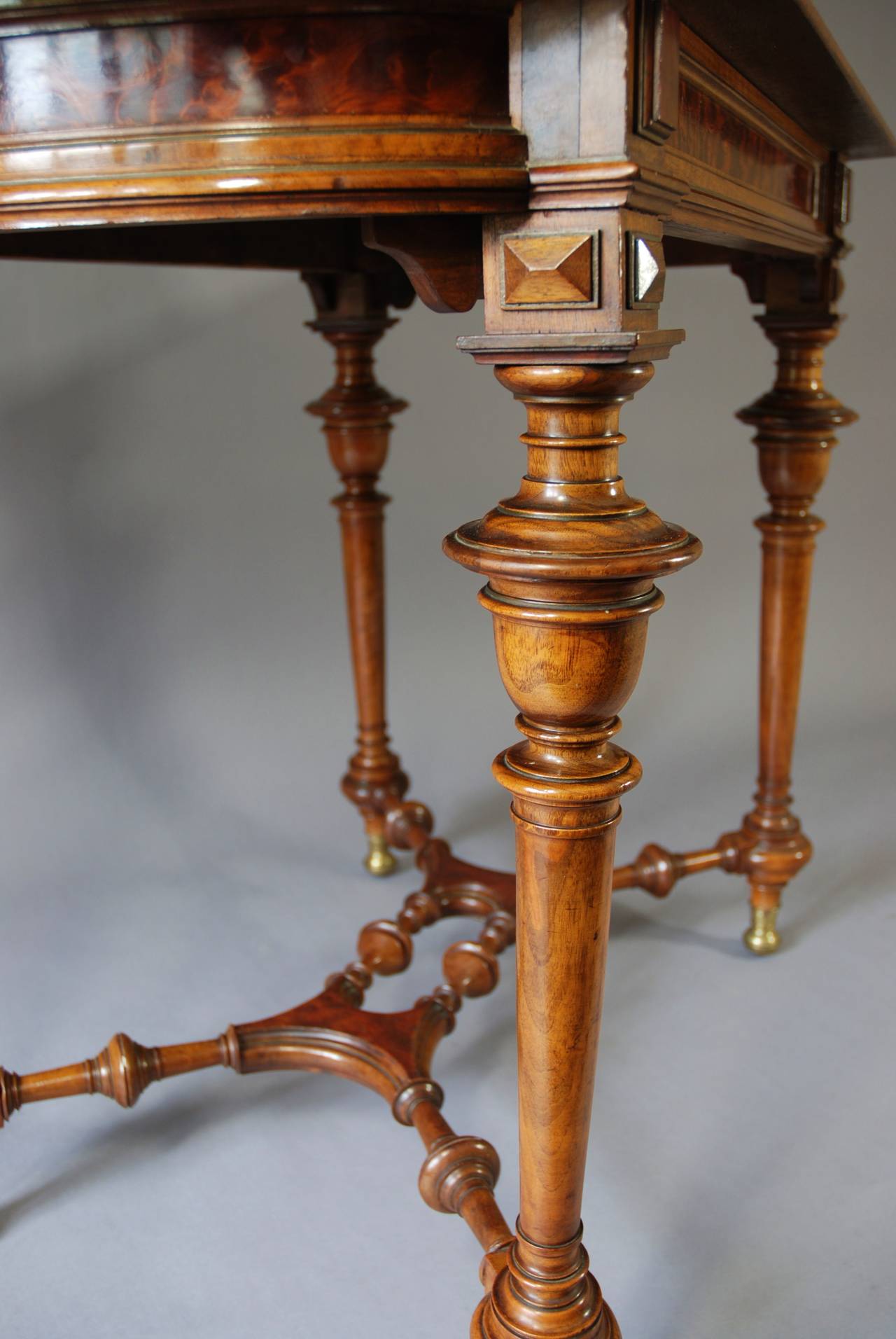 19th Century French Walnut Centre Table For Sale 1
