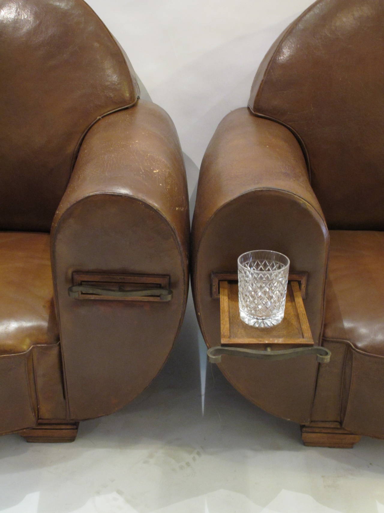 Pair of Leather Art Deco Club Chairs In Good Condition In Antwerp, BE