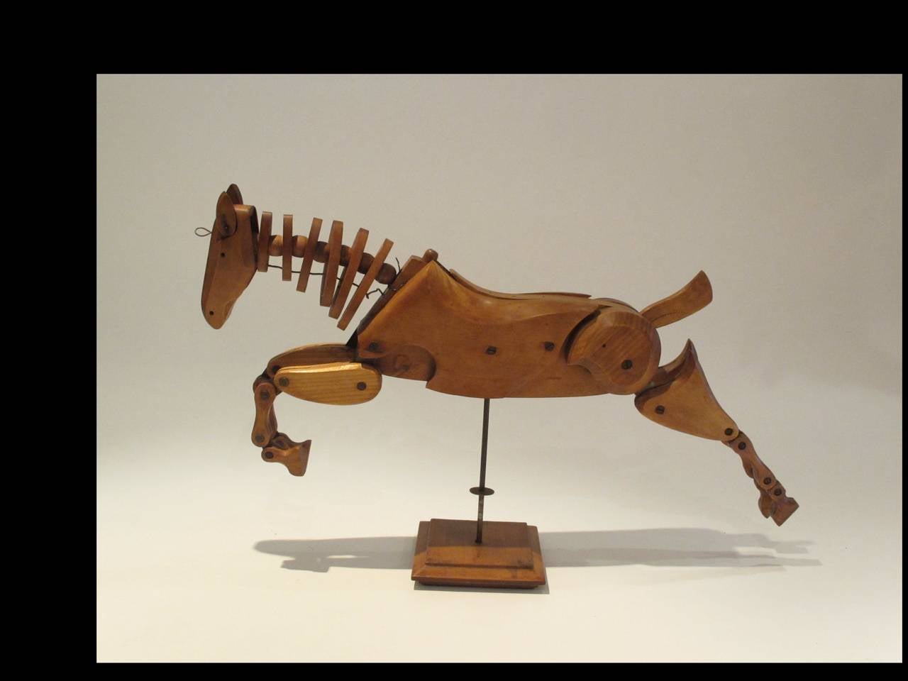 A mid-20th century horse model, fully adjustable. Made in France, circa 1940.
The Stand is the original one and removable.
The withers 11.81 inch.
From breast till the horse end is 10.24 inch.
From head till tail is 17.72 inch.
From head till
