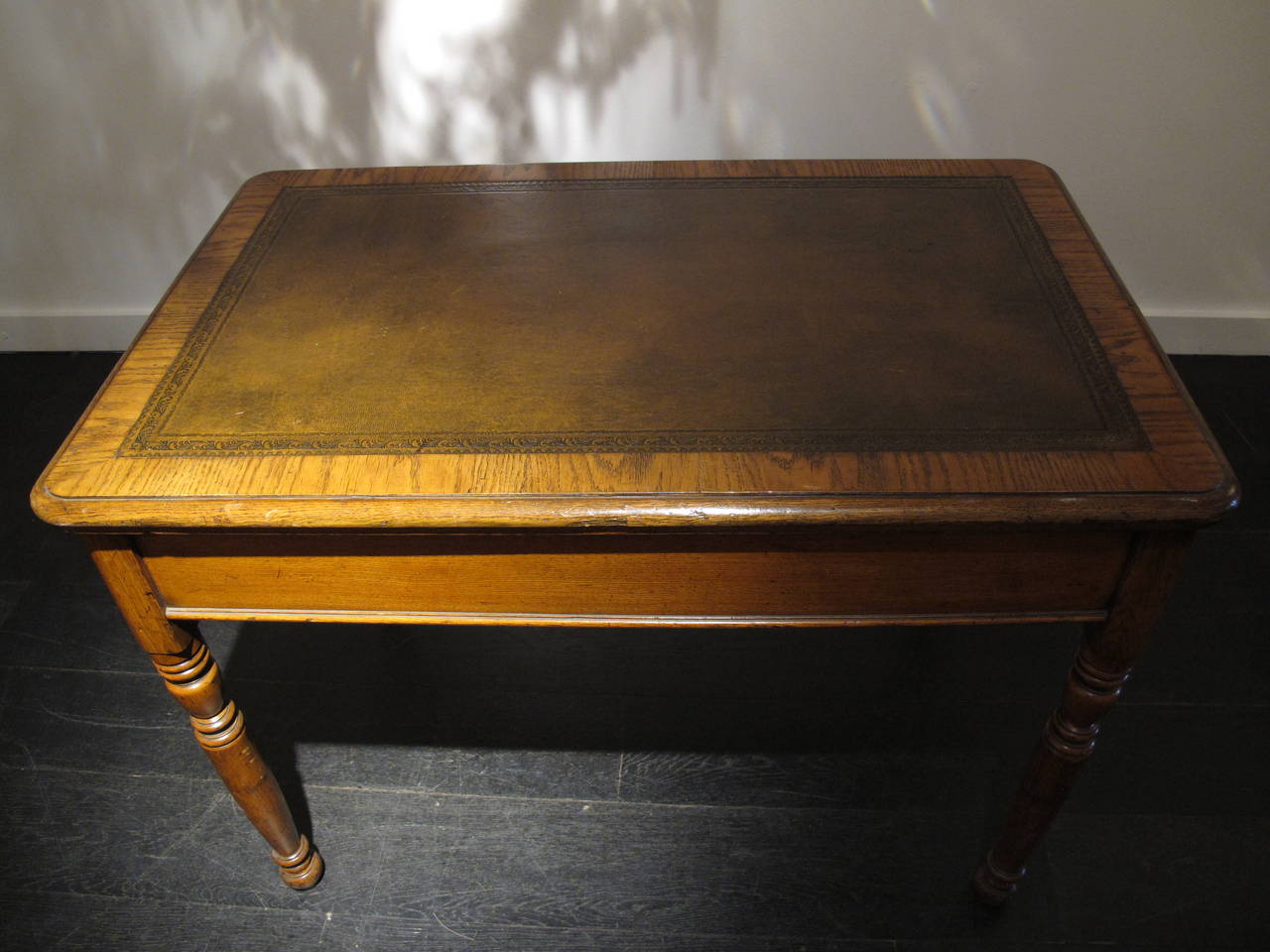 An original 19th century oak metamorphic library steps or writing table.
This example was made in the Victorian Period, to use as writing table with the leather insert top and as library steps. It is very solid, stabile and ready to