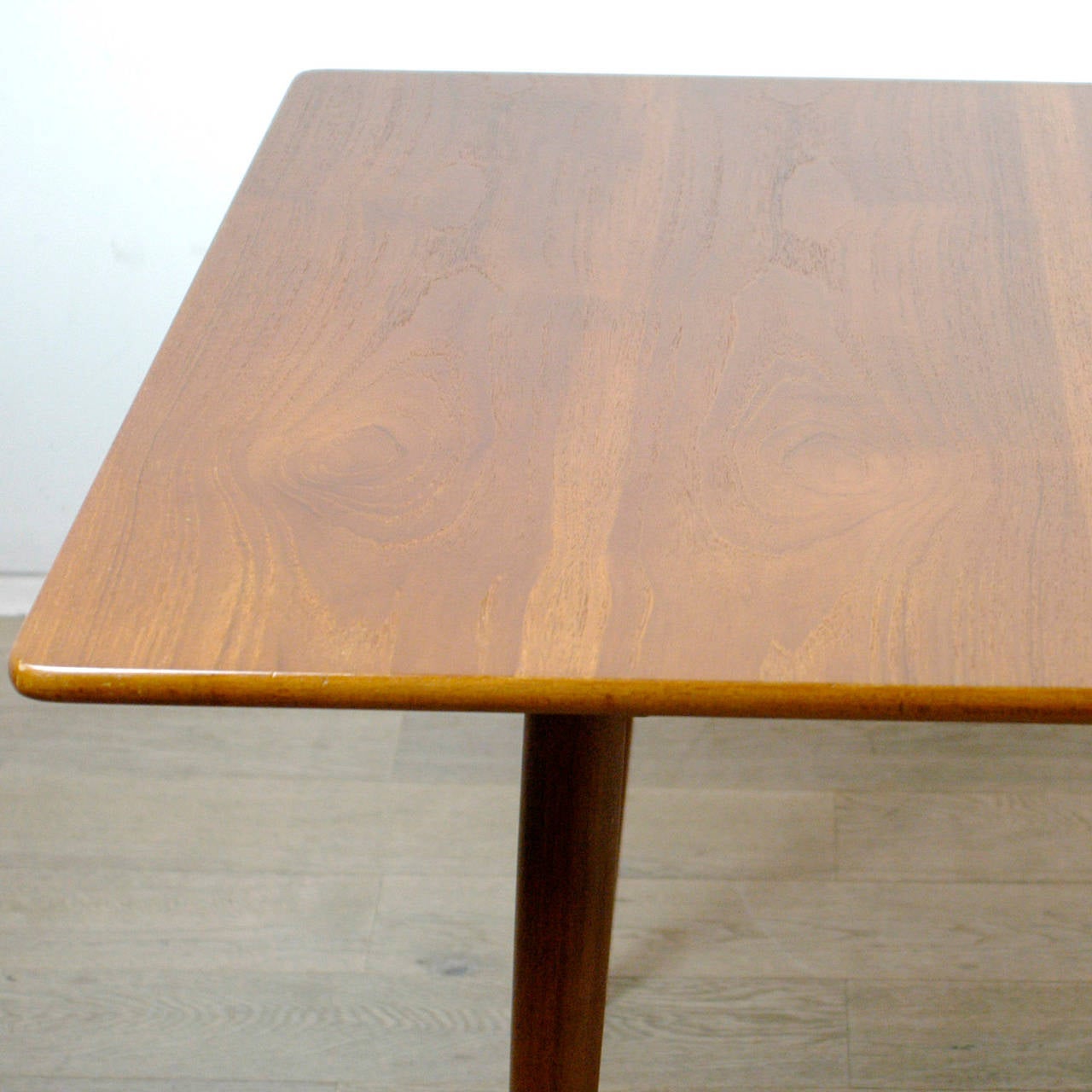 Danish Teak Extension Dining Table by Hans J. Wegner In Excellent Condition In Vienna, AT