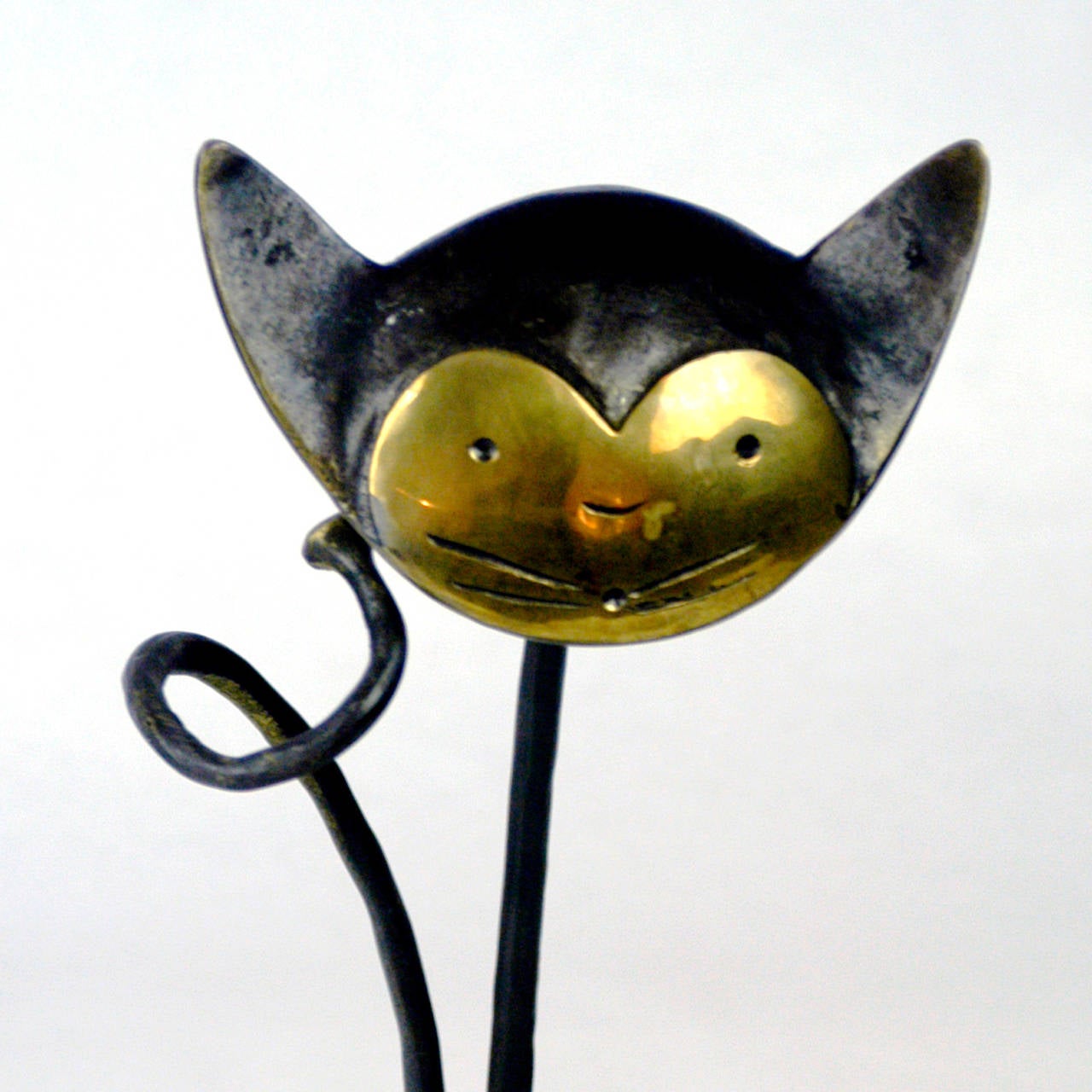 Soporte para botellas de vino Gato austriaco de latón de mediados de siglo, de Walter Bosse Moderno de mediados de siglo en venta