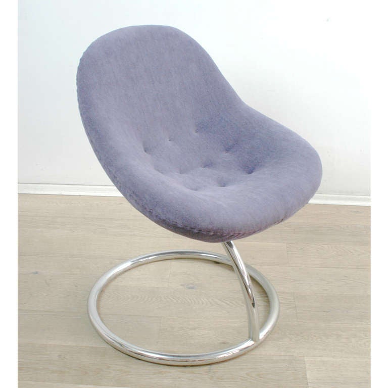Original, 1960s tube chair with shell seat, which has been professionally reuphostered with soft violet stretch velours. Very typical piece for the age of the 1960s when furniture makers experimentated with new materials. The shape reminds to Giotto