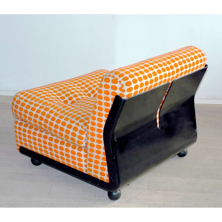 Amanta Chair with amazing original fabric, very rare and eye-catching piece for every 60s or modern Interior.