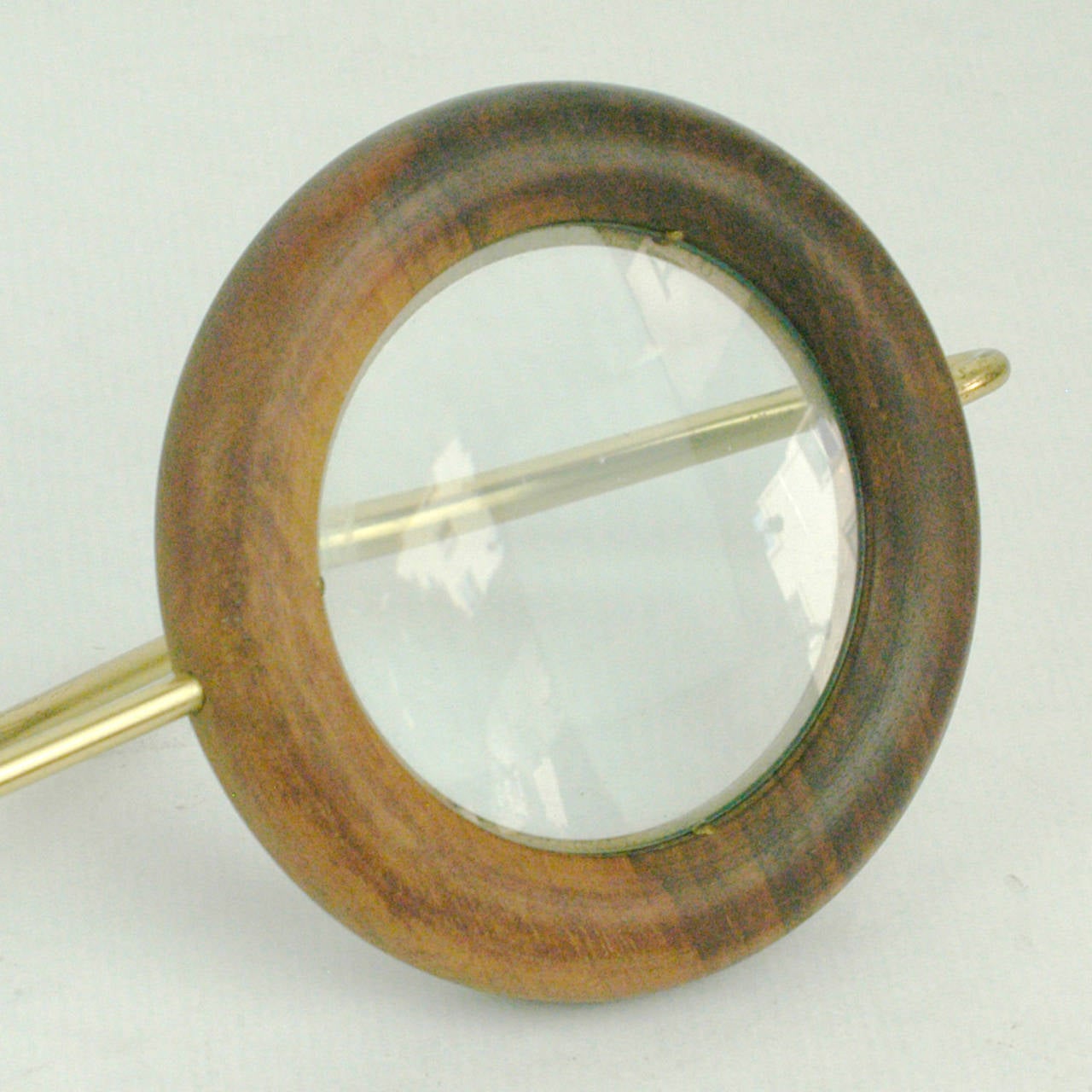 Polished brass and walnut magnifying glass, referring to sales catalog from the 1970s, Model no 5827