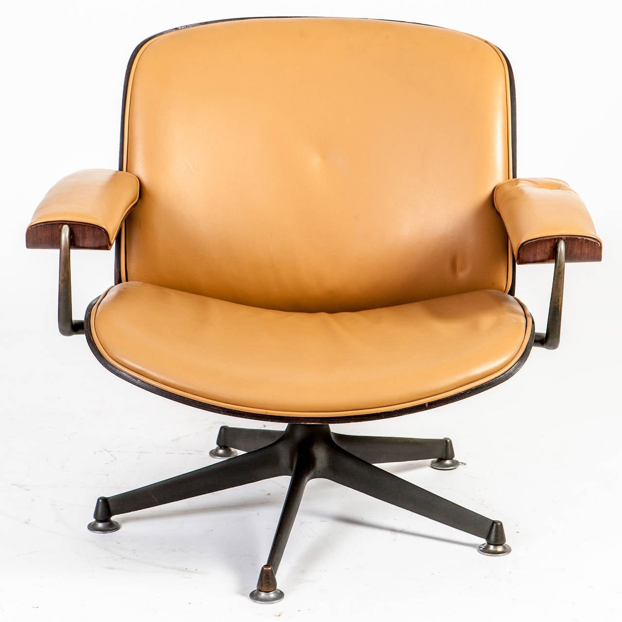 Beautiful and comfortable Italian Midcentury lounge chair designed by Ico Parisi for MIM Roma in the 1950s. It features a Rosewood veneered seating shell and a renewed cognac leather upholstery on a five star Iron base.
Perfect highlight for any
