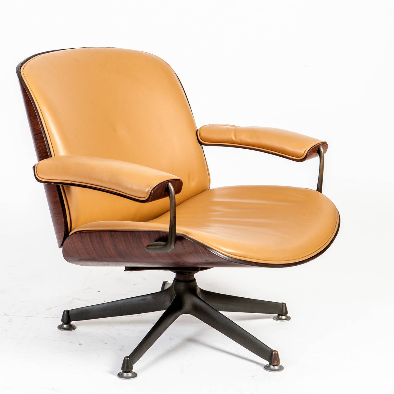 Mid-Century Modern Italian Midcentury Rosewood and cognac Leather Lounge Chair by Ico Parisi 