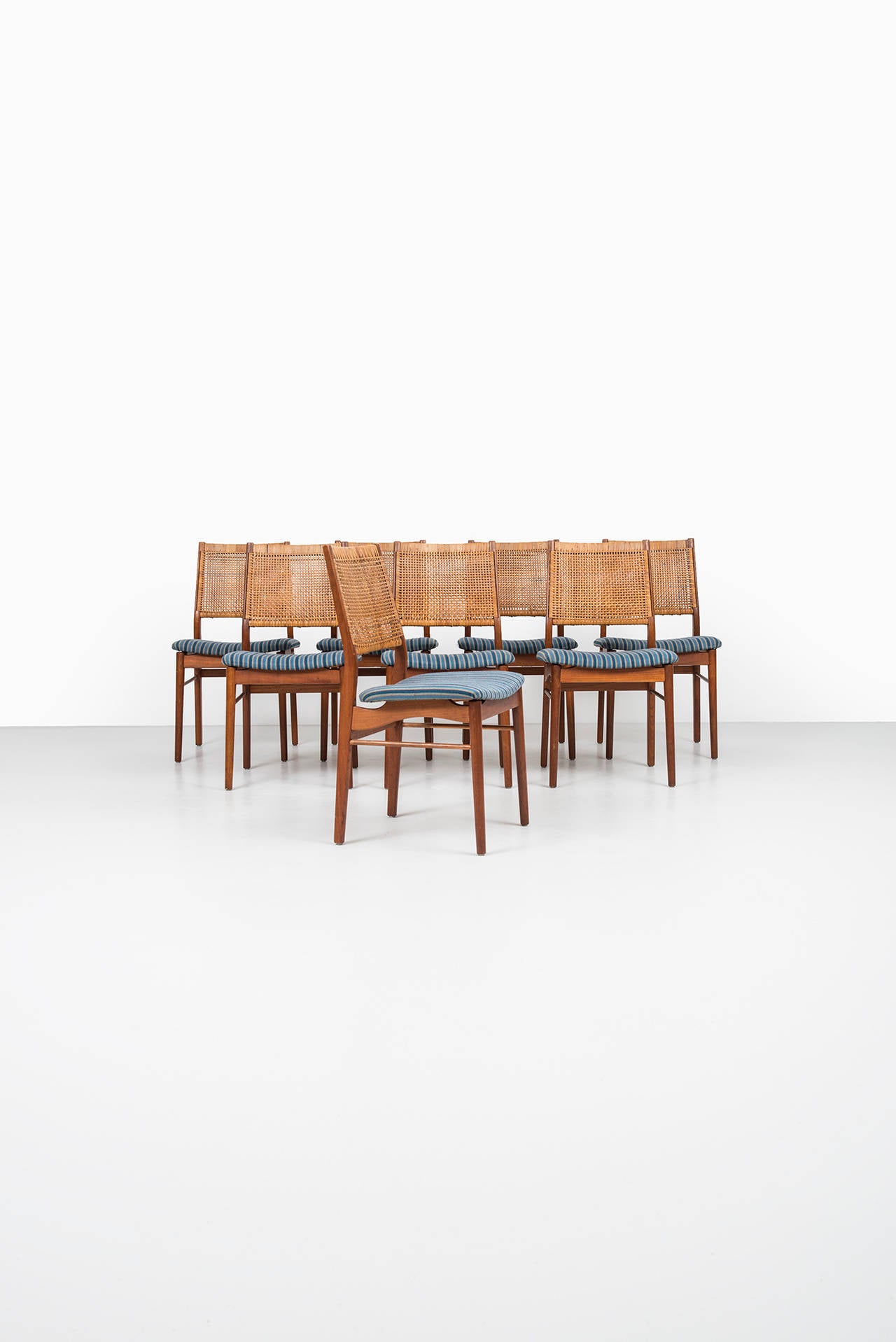 A set of 8 very rare dining chairs model OS 2 designed by Helge Sibast. Produced by Sibast møbler in Denmark.