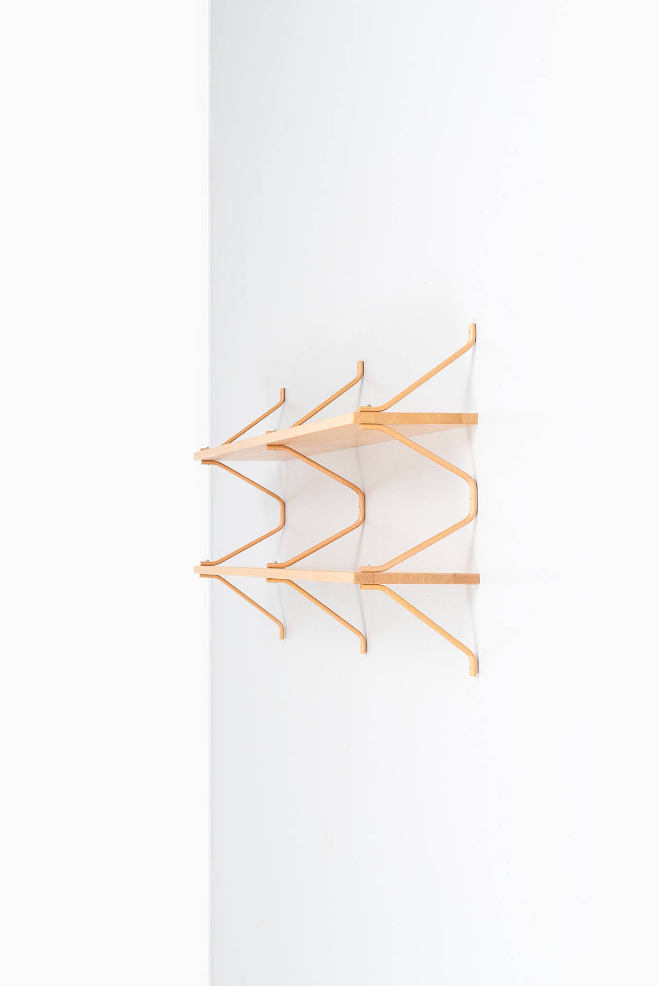 Bruno Mathsson wall shelf / bookcase model Mi 1050. Produced by Bruno Mathsson International in Sweden.