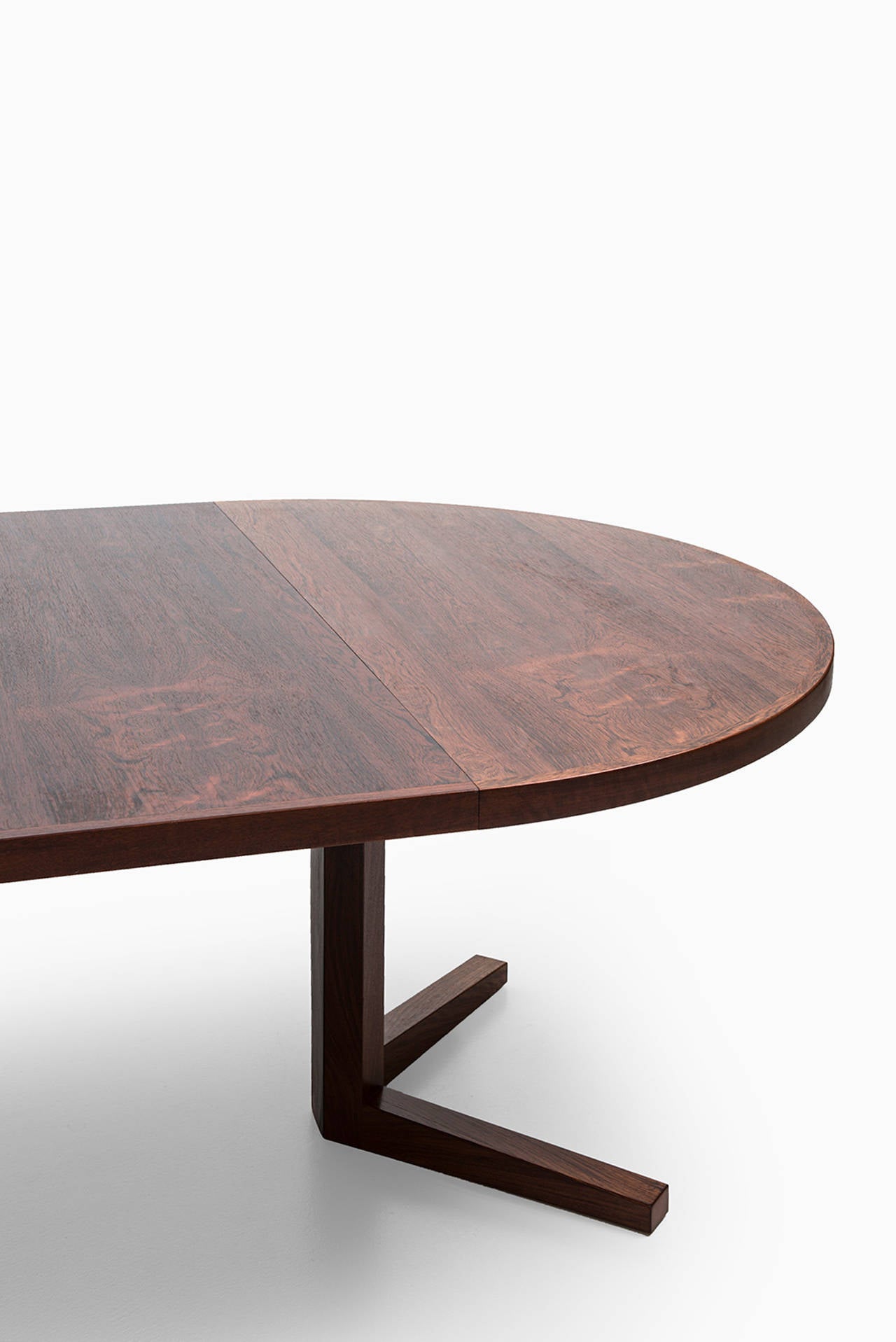 John Mortensen dining table in rosewood by Heltborg møbler in Denmark In Excellent Condition In Limhamn, Skåne län