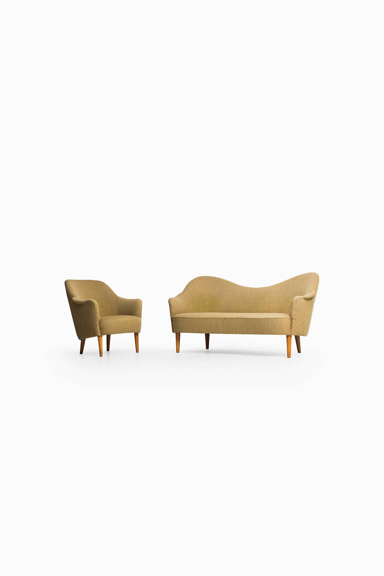 Sofa model Samspel designed by Carl Malmsten. Produced by O.H Sjögren in Tranås, Sweden. Matching easy chair as well.