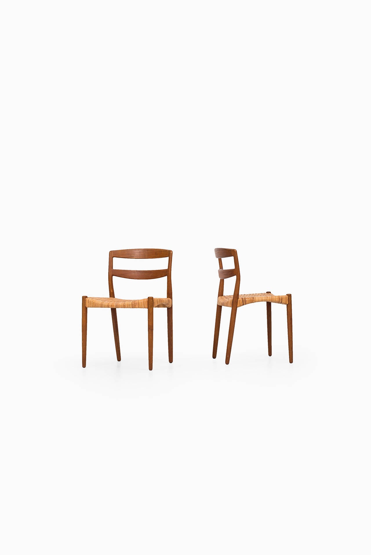 Rare set of 6 dining chairs model 1923 in teak and woven cane designed in 1956 by Aksel Bender Madsen & Ejnar Larsen. Produced by Willy Beck in Denmark. Mint condition.
