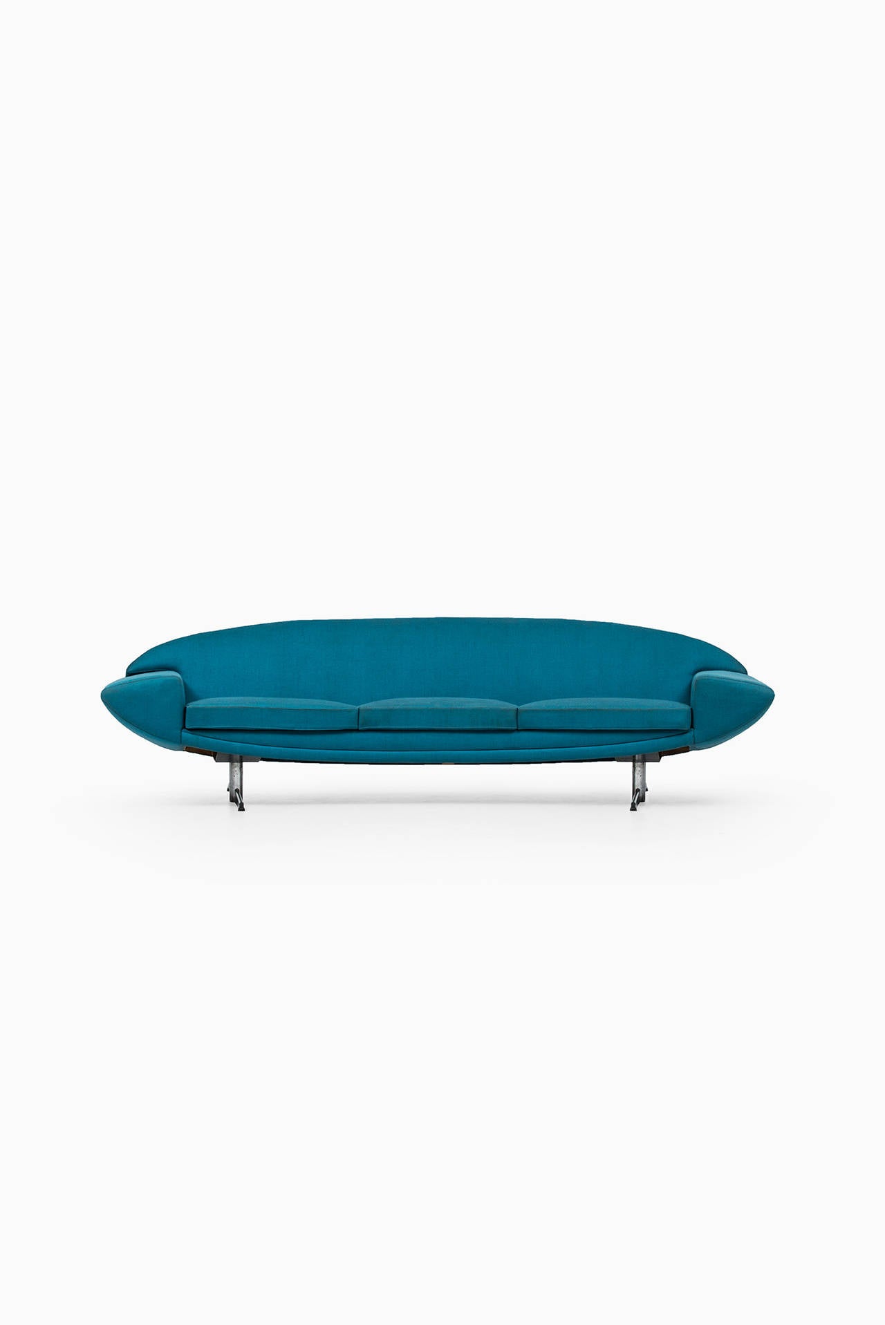 Rare sofa model Capri designed by Johannes Andersen. Produced by Trensum in Sweden. We recommend to re-upholster.
