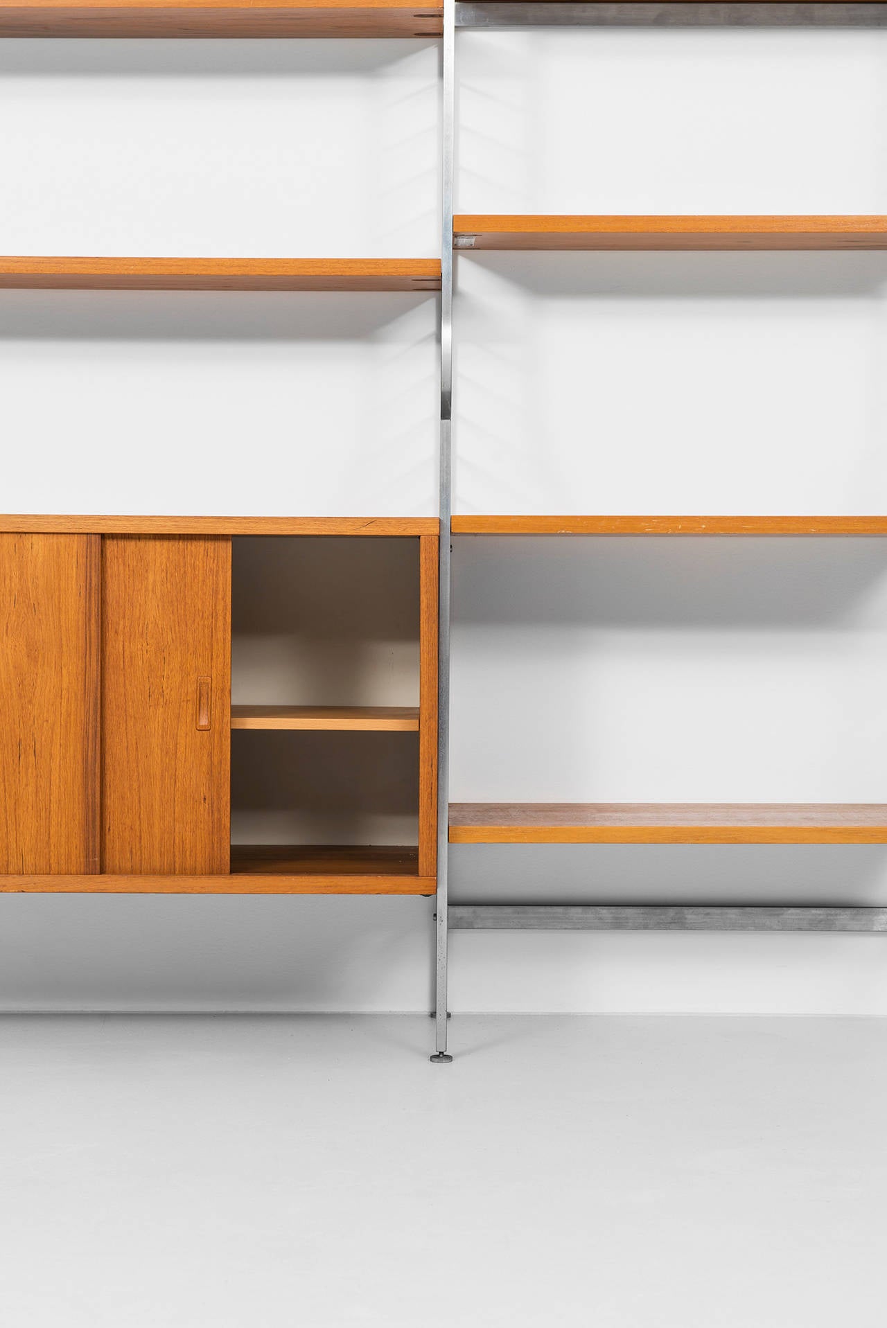 Rare shelf system model Continental designed by Nisse Strinning. Produced by String design AB in Sweden.