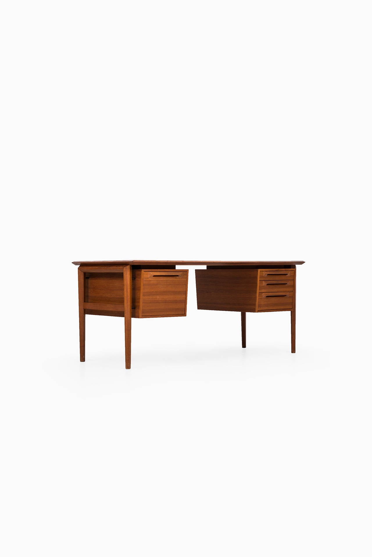 Mid-20th Century Ib Kofod-Larsen Desk in Teak Produced by Seffle Möbelfabrik